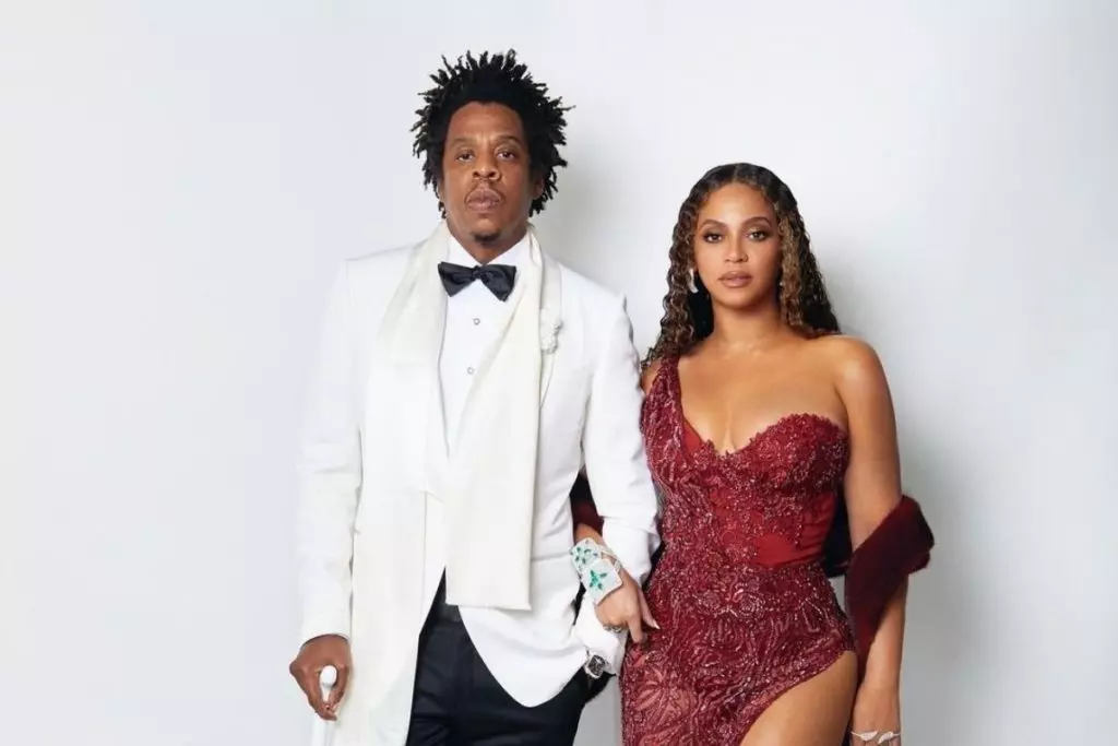  Beyoncé ostenta diamante de R$ 160 milhões em ensaio com Jay-Z