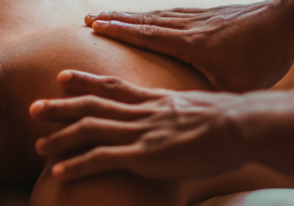  Massagem tântrica: o que é? Quais os benefícios? Como é feita?