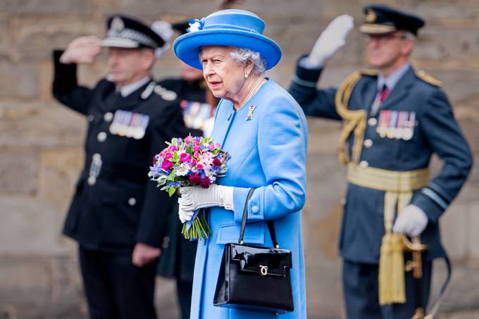  O que há dentro da bolsa da rainha Elizabeth 2ª?