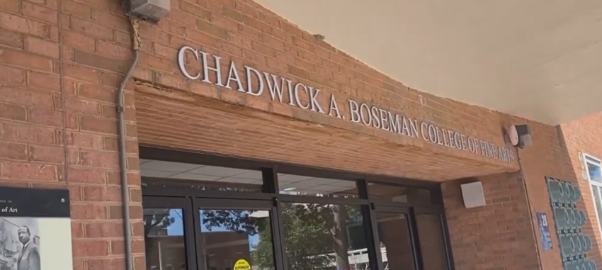  Chadwick Boseman é homenageado com prédio em faculdade onde estudou