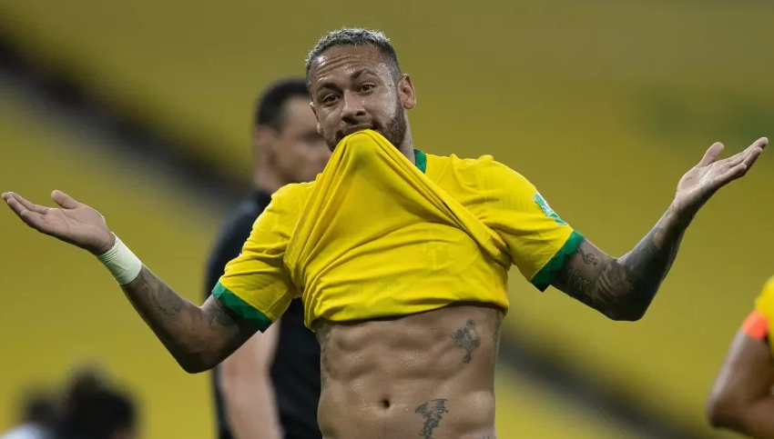  Neymar volta a ironizar críticas à forma física no ‘Dia do Gordo’