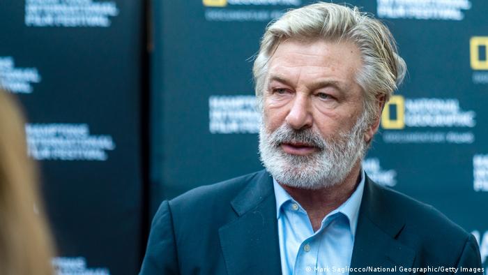  Alec Baldwin dispara arma em set de filme e mata acidentalmente diretora de fotografia