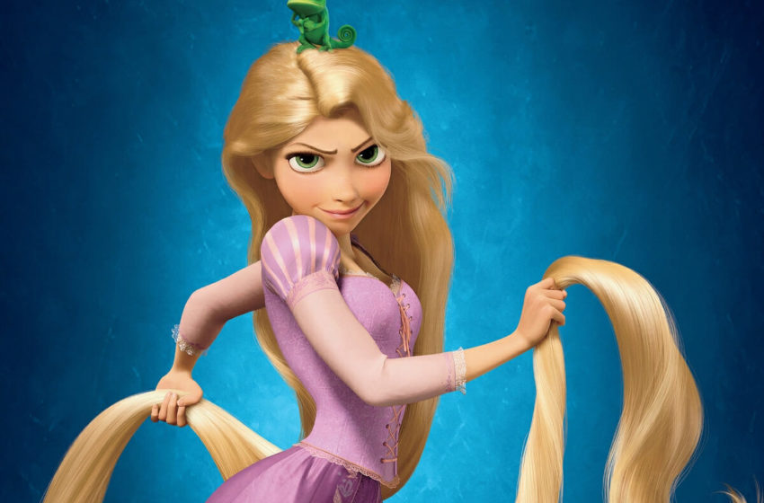  Influenciadora impressiona com cabelo e é chamada de Rapunzel da vida real