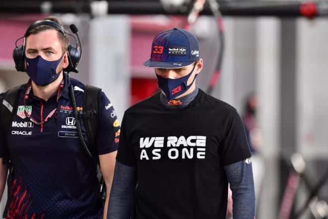  Verstappen: “É mais barato pilotar sem cinto de segurança do que tocar em asa traseira”