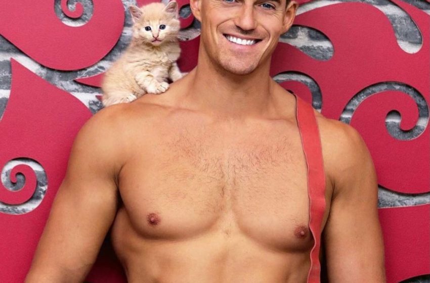  Bombeiros australianos posam sem camisa e com animais para calendário beneficente