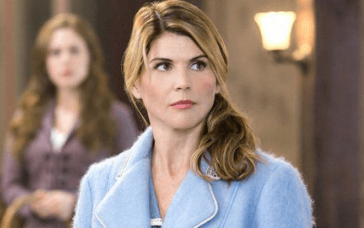  Lori Loughlin, de ‘Três é Demais’, tem casa invadida e ladrões levam R$ 5,5 milhões em joias