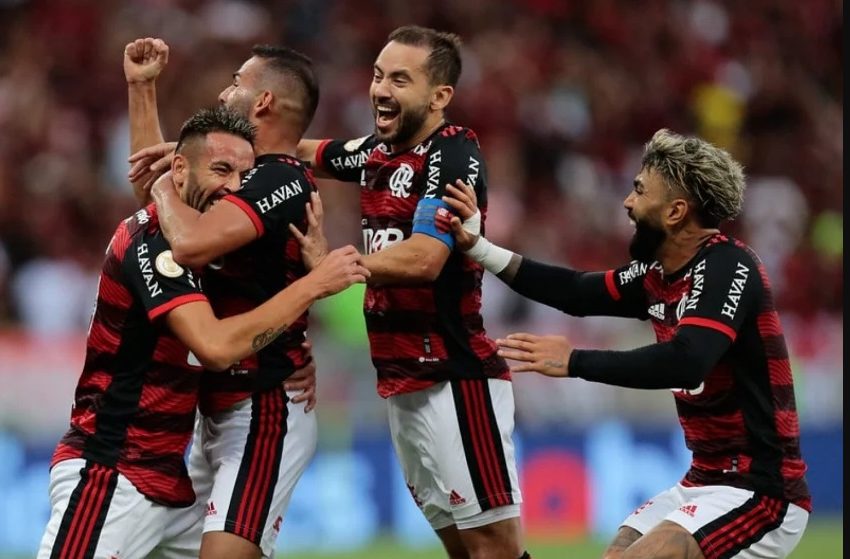  Flamengo vence o São Paulo no Maracanã