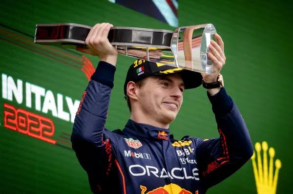  Red Bull encerra jejum de mais de 5 anos sem 1-2 com vitória de Verstappen em Ímola