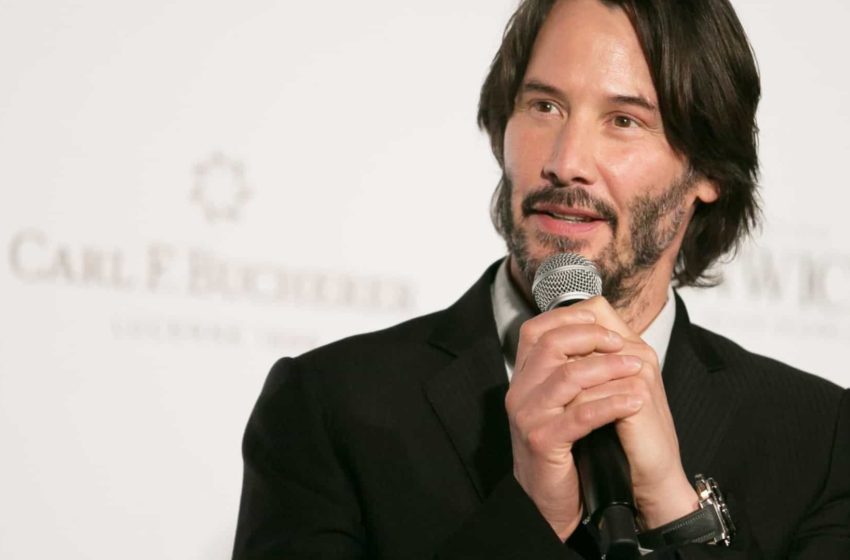  Keanu Reeves surpreende noivos ao aceitar convite para casamento deles