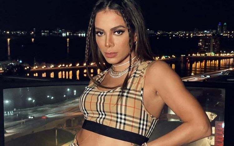  Anitta revela curiosidades sobre sua sexualidade: ‘Não aceitam’