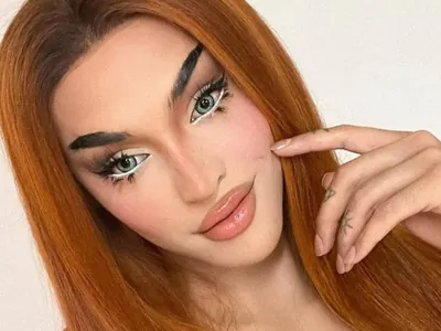  Pabllo Vittar diz fazer terapia para lidar com haters: “Descarregam ódio em mim”